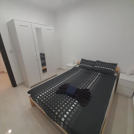Modern 3Br Stylish Apartment With Large Balcony - Close To St Julians And St Georges Bay Is-Swieqi Kültér fotó