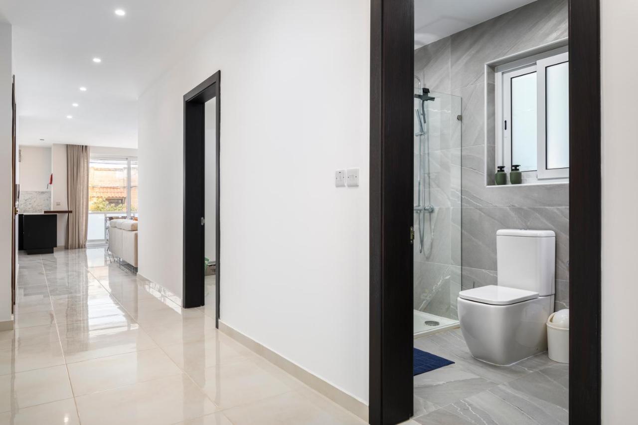 Modern 3Br Stylish Apartment With Large Balcony - Close To St Julians And St Georges Bay Is-Swieqi Kültér fotó